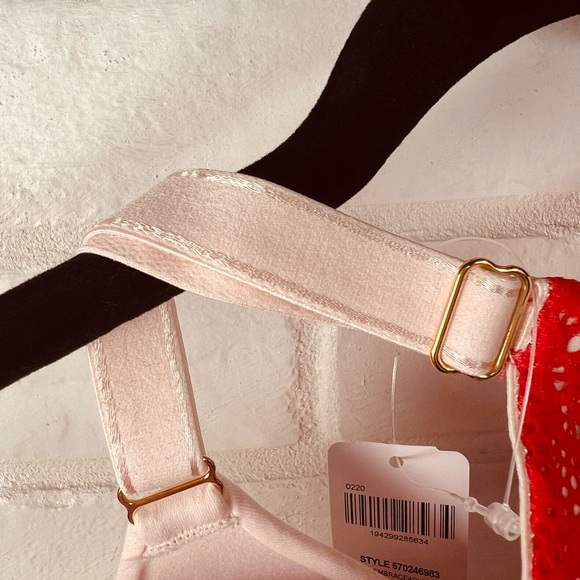 NWT Soma Embraceable Geo Lace
Racerback Full Coverage Bra 34DDD Porcelain #0358 - Picture 6 of 13